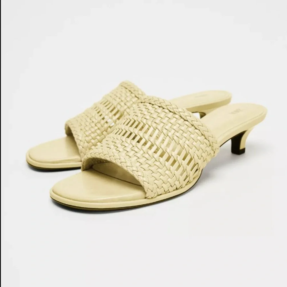 Zara, Braided Upper Mules, sandals, Vanilla yellow, size 9 - Picture 2 of 6